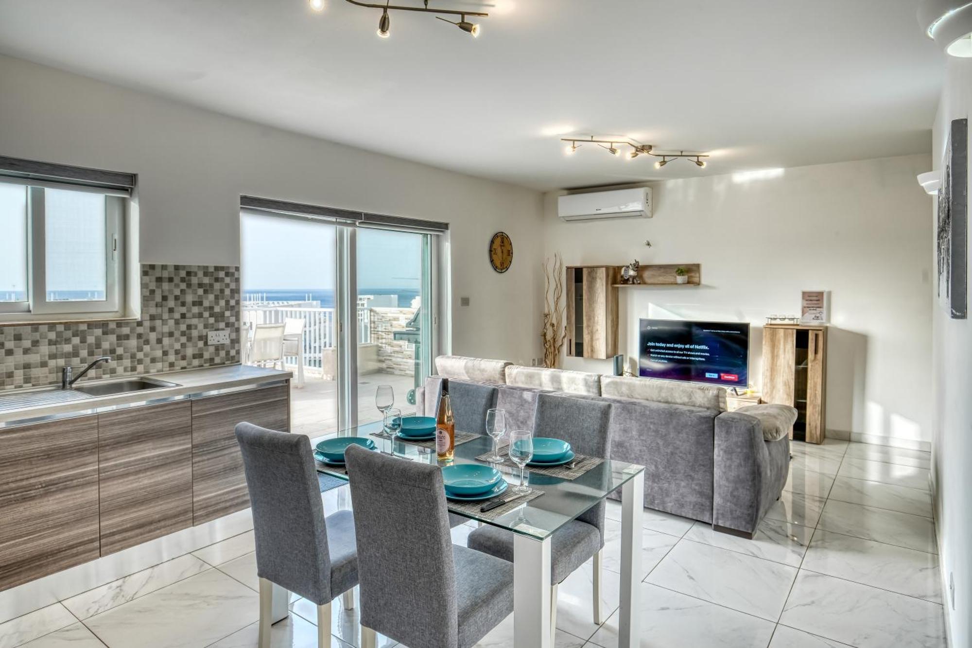 Poseidon Court Penthouse Superior Apartment St. Paul's Bay Exterior photo