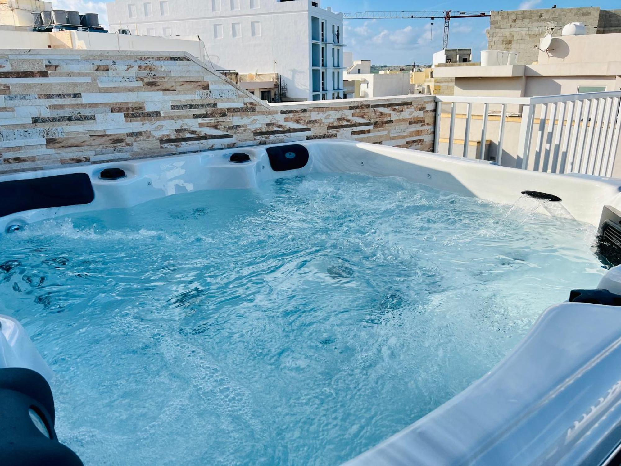 Poseidon Court Penthouse Superior Apartment St. Paul's Bay Exterior photo